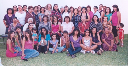 Lic. Gema Salas Dávila junto a las invitadas a su fiesta prenupcial. Contraerá Nupcias el Próximo 17 de Julio con el Lic. Javier Guerrero Fotografía enviada por Gema Salas Dávila.