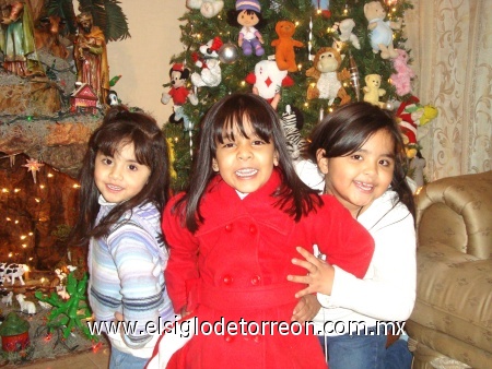 Mi hija Vanesa con sus primas Jana y Jimena. Fotografía enviada por Orlando Domínguez.