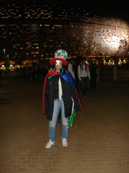 Isamar Gpe Mtz Muñoz, desde el estadio donde jugo México con South África. Fotografía enviada por Ma. Del Consuelo Muñoz Pérez.