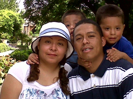 De vuelta  por el Batanic Garden de Fort Worth Texas, familia  Gutiérrez Hernández. Fotografía enviada por Cecilia Hernández.