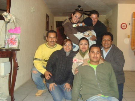 Con mis amigos de trabajo. Fotografía enviada por Sandra Martínez.