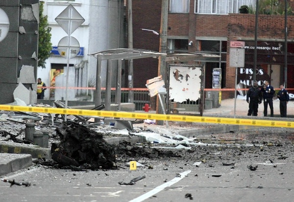 Ni el personal de la agencia Efe en Bogotá ni sus instalaciones, situadas en el complejo de edificios sufrieron daños a causa de la potente explosión.