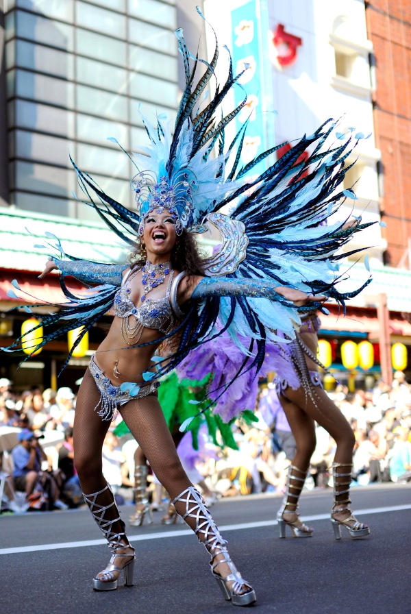 Algunas de las compañías  interpretaron una imitación digna carnaval de Río.