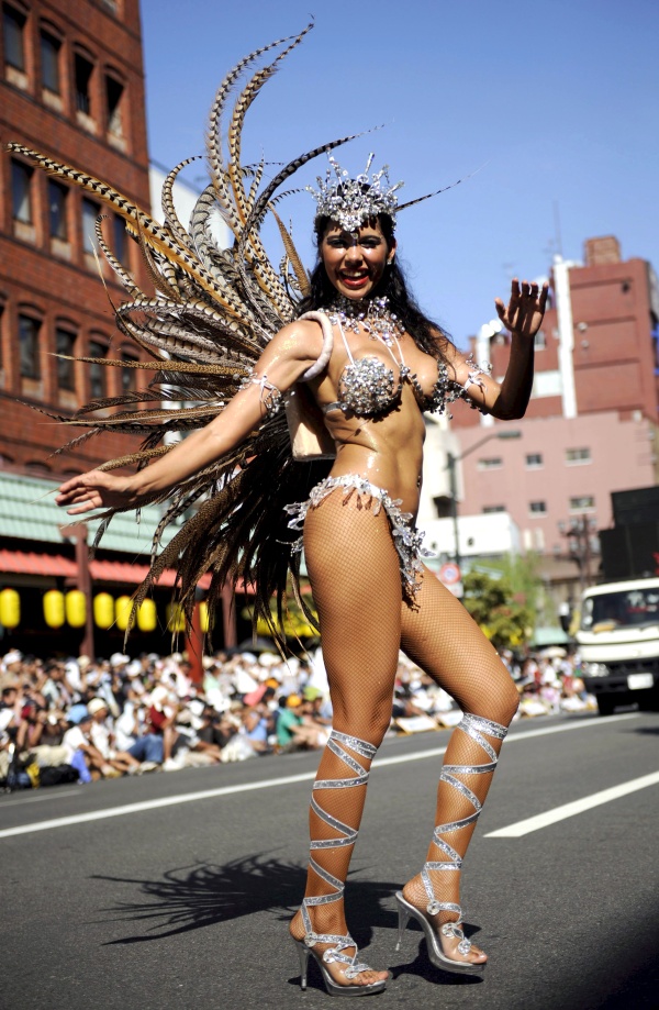 Cada año unas 500 mil personas acuden a presenciar el desfile de samba más importante de Asia.