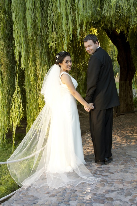 Lourdes Gallegos Vera y Peter Burger unieron sus vidas en matrimonio el diez de julio de 2010 en la parroquia Los Ángeles. Los contrayentes estuvieron acompañados de sus padres, Sres. Jesús Gallegos Balderas y Ana Lucía Vera de Gallegos; Peter Brian Burger y Marjorie Ann Burger.