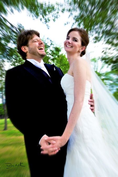 Tania y Antonio el día de su boda en esta ciudad, efectuada el pasado 14 de agosto.- Fotografía de David Lack. 

DigitalizARTE Studio