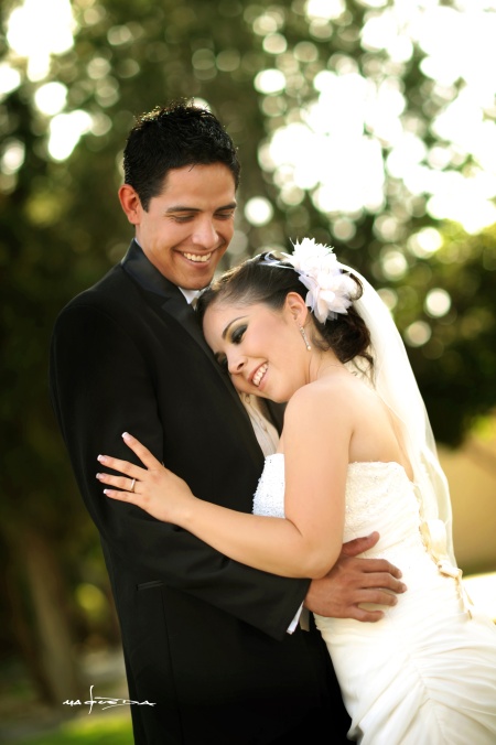 Srita. Laura Fernández Martínez y Sr. Jorge Miguel Rodríguez Sánchez Álvarez, unieron sus vidas en matrimonio el pasado 17 de julio de 2010 en la iglesia de San Pedro Apóstol. Los acompañaron sus padres los Sres. Jorge Ramón Rodríguez Dávila y Emma Sánchez Álvarez Díaz; Lic. José de Jesús Fernández Hernández y Laura Martínez de Fernández.

Maqueda Fotografía