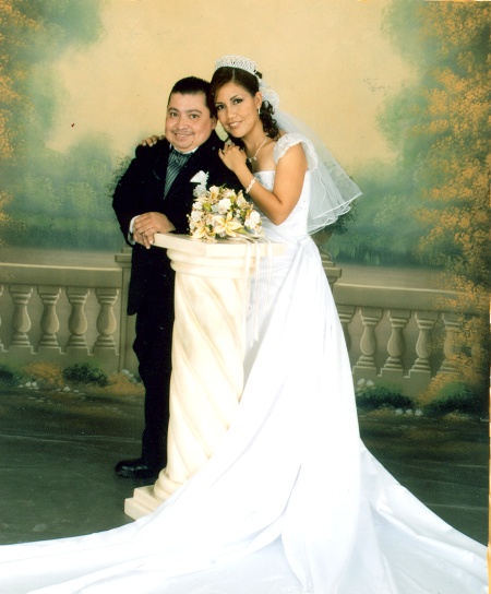 M.C.A. Adriana Patricia Medrano López e I.B.Q. Antonio Muñoz Muñoz celebraron su boda religiosa  el siete de agosto de 2010 en la Capilla de Jesús Maestro. Los acompañaron sus padres, los señores Héctor Medrano García y Patricia López Mireles de Medrano; Antonio Muñoz Campos y Socorro Muñoz Ortiz de Muñoz.

 Fassio