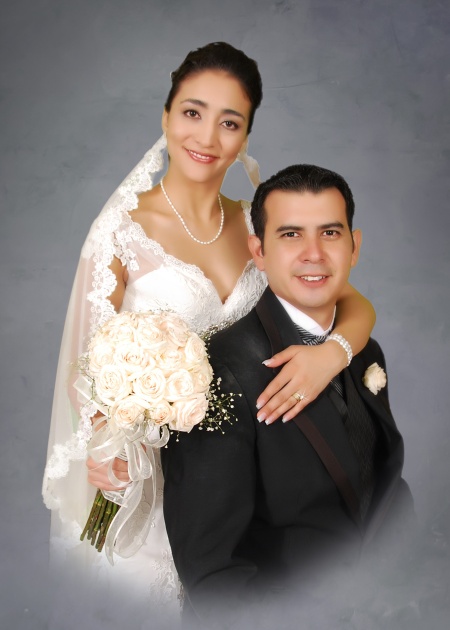 Ing. Ana Luisa Muela Archuleta e Ing. Enrique Yen Jesús Chio Rodríguez celebraron su enlace nupcial el 24 de julio de 2010 en Casas Grandes, Chihuahua, en la iglesia María Madre de la Iglesia. Ellos son hijos de los Sres. Efraín Muela Casillas y María Luisa Archuleta de Muela; Enrique Samuel Chio Zucaika y L.A.E. María del Refugio Rodríguez Mendoza.

Mubars