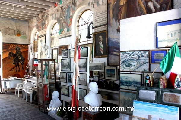 El Museo de la Revolución está situado justo en el límite de Torreón y Gómez Palacio, en lo que se conoce como la Casa Colorada.