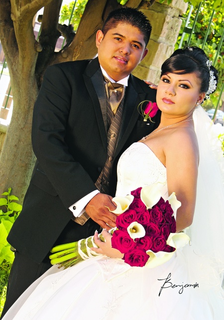 Señorita Jacqueline Andrade Aguirre e Ing. Hugo Alejandro Pérez Caro Quintero, unieron sus vidas en matrimonio el nueve de octubre de 2010, en la capilla de Los Ángeles. Los acompañaron sus padres Sres. Olaff Mena Reyes y Elba Aguirre López; Víctor Hugo Pérez Caro y María de Lourdes Quintero de Pérez Caro (f).

 Benjamín Fotografía