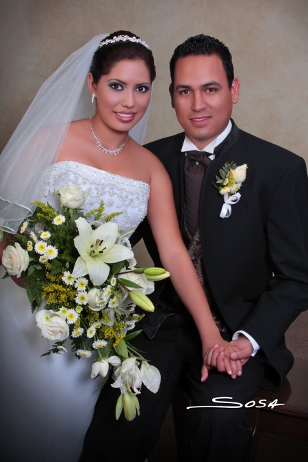 Srita. Martha Alicia de León Rendón y Osvaldo Noel Velázquez Espino celebraron su boda civil el 24 de septiembre de 2010. Acompañaron a la novia su papá Sr. Víctor Manuel de León Olivares y sus abuelitos señores Carlos de León Parra y Martha Olivares de De León; el novio fue acompañado por sus padres Sres;  José Juan Velázquez Velázquez y Valentina Espino de Velázquez.

Studio Sosa