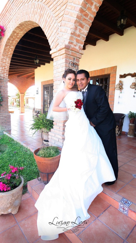 Srita. Norma Leticia Sánchez Ortiz y Sr. Jenny Francisco Pedro contrajeron nupcias el nueve de octubre de 2010 en la iglesia de Santo Cristo. Ellos son hijos de los señores Miguel Sánchez Esparza y Leticia Ortiz Martínez; Domingo Francisco Lorenzo y Juana Ortiz Sebastián.

Luciano Laris Fotografía