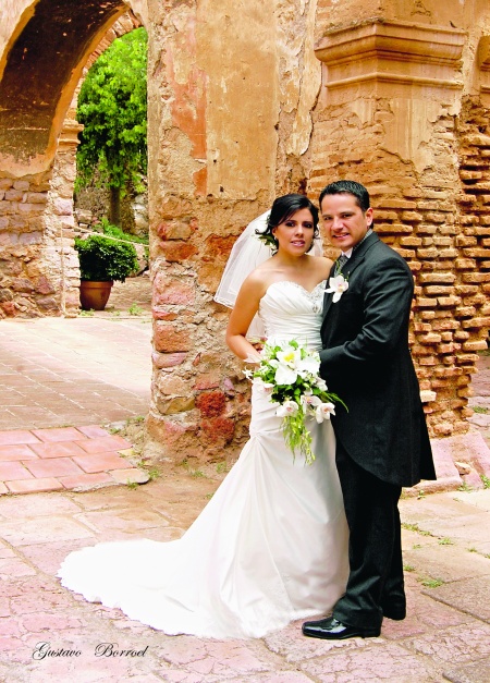 Srita. Karla Paola Alonso García y Sr. Guillermo Figueroa Díaz  consagraron su matrimonio en la parroquia de Nuestra Señora de Fátima en Zacatecas, Zac., el 25 de septiembre de 2010. Los acompañaron sus padres Sres. Carlos Alonso Borrego y Olivia García Valverde; Guillermo Figueroa Villavicencio y Sonia Yolanda Díaz Albarrán.

Gustavo Borroel Fografía