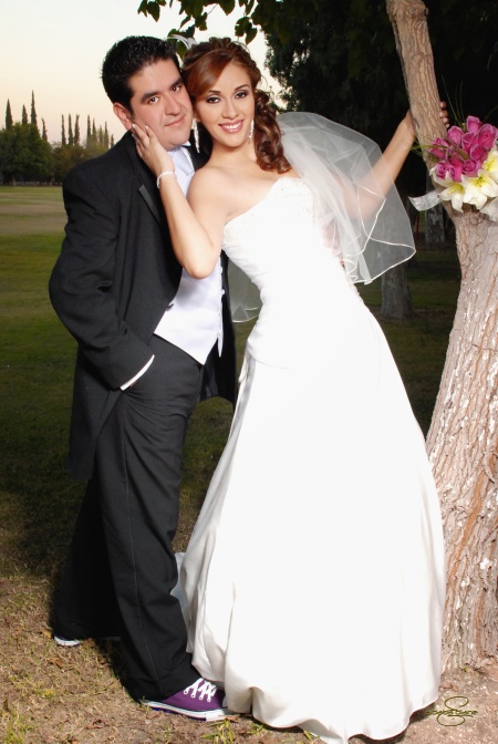 Srita. Claudia Elisa López García y Sr. J. Orlando Santos Bernal contrajeron matrimonio el 12 de noviembre de 2010 en la iglesia de La Sagrada Familia. Ellos son hijos de los señores Concepción García Valadez, José Santos Torres (f) y Francisca Bernal Valdez.

Aldaba & Diane Fotografía