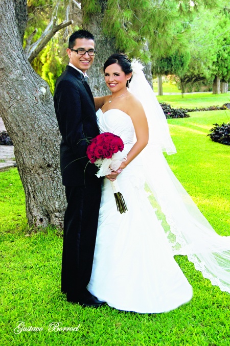 Señorita María Eugenia Sánchez Soto y señor Armando Borrego Navejas contrajeron matrimonio el 15 de octubre de 2010 en la parroquia de La Medalla Milagrosa. Ellos son hijos de los señores Rodolfo Javier Sánchez R. y Ana María Soto de Sánchez; Armando Borrego Rodríguez y Josefina Navejas de Borrego.

Gustavo Borroel Fotografía