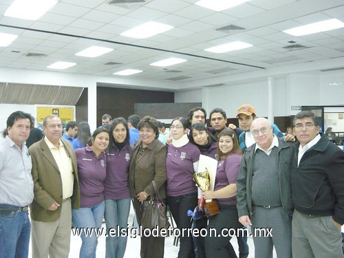 05122010 M.C. Martín Garza Flores, C.P.C. Óscar Luján Reyes, Luisa Fernanda Dovalina Díaz, Montserrat Lugo de León, M.C. Verónica M. Fernández Hernández, Nidia del Carmen Cruz Rivas, Estela M. Samaniego Sifuentes, Reyna Olivia Alvarado Vázquez, M.C. Óscar Mota Hermosillo, Luis de la O. Robledo, Humberto Torres Torres, Sebastián Gómez Macías y Daniel Flores Nájera.