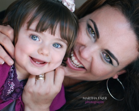 Katia Grageda Fájer y su hija Ainhoa de visita en Torreón, ellas viven actualmente en la Cd. Valladolid, España. Fotografía enviada por Martha Fáje Cruz.