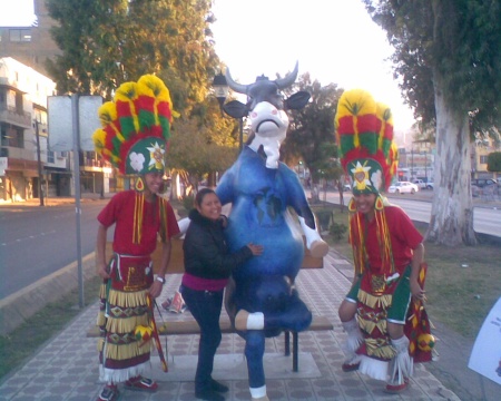 Integrantes del grupo de danza del Sr. de los Rayos en la Colón, saludos para toda la banda. Fotografía enviada por Raymundo Saucedo.