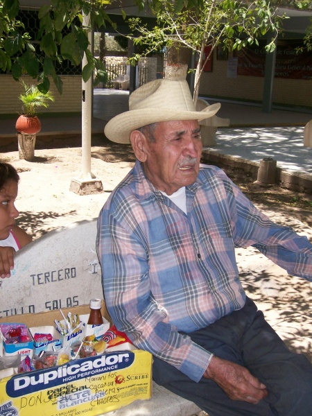 Don Jose Iginio cumple 100 años 11 enero 2011 Sec. No. 1 Matamoros Coah. Fotografía enviada por Oscar Bueno Mtz.