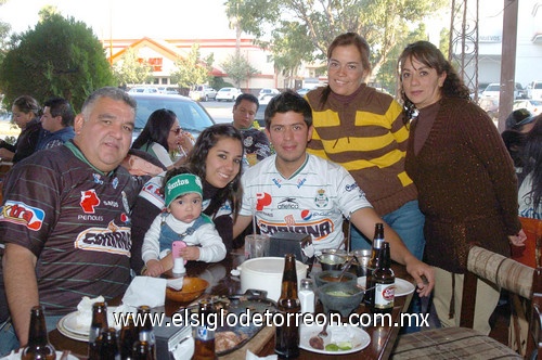 11122010 Chuy, Magaly, Luciana, Mayita, Germán y Paty.