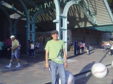 Entrada al Minute Maid Park, estadio de Baseball de los Astros de Houston, Mayo de 2010 Entrada al Minute Maid Park, estadio de Baseball de los Astros de Houston, Mayo de 2010.