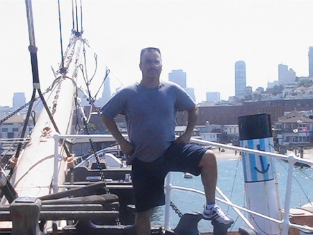 Juan Castaneda en el muelle en San Francisco en agosto pasado. Fotografía enviada por Juan Castaneda.