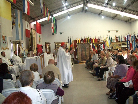 Misa ofrecida por el Cardenal Jorge Bergoglio  día de la Virgen de Guadalupe en la Parroquia San Juan Diego, en el barrio de Villa Lugano, Buenos Aires, Argentina. Fotografía enviada por Nancy Patricia Azpilcueta