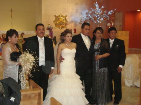 Luis alonso Arellano y Karla Janeth Granados...boda religiosa en el TSM, Estadio del los Guerreros del Santos Laguna...Recepción Hacienda Real de Gómez Palacio, Dgo. el 18 de Dic del 2010.