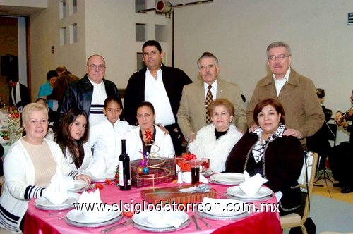 25122010 Manuel y Ome, Paulina y Andrea, Raúl y Elva, Alejandra y Édgar, Mary Carmen y Rafael.