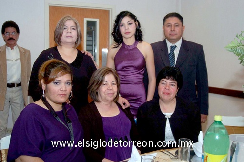 25122010 Patricia Candelaria, Élida Reyes, Jesús Limón, María Guadalupe Reyes, Élida Limón y Linda Reyes.