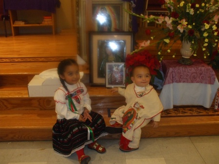 Gloria Ruiz P y Juan M. Pacheco R, en Greensboro NC, el dia de Nuestra virgencita de Guadalupe. Fotografía enviada por Claris.