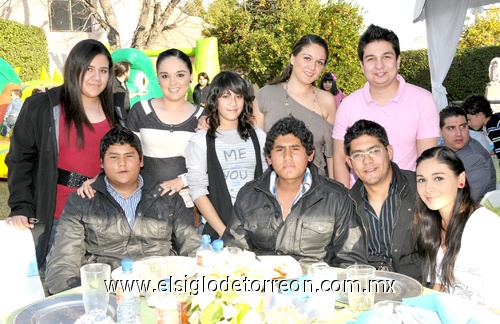 28122010  Enrique, Diego, Katy y Citlalli Córdova, Marusa, Andrea y Marifer Farías, y Pipo Mena.