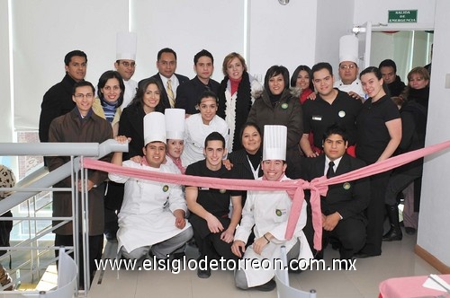 06022011  y maestros de la UVM durante la inauguración del restaurante.