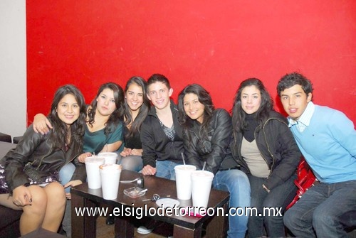 11022011  Villarreal, Alejandra Villarreal, Isaura Madinabeitia, Alejandro Sánchez, Stephy Estrella, Sofy Mourey y Miguel Barocio.