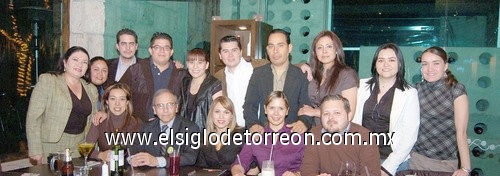 15022011  de compañeros durante la despedida de los residentes de Radiología e Imagen.