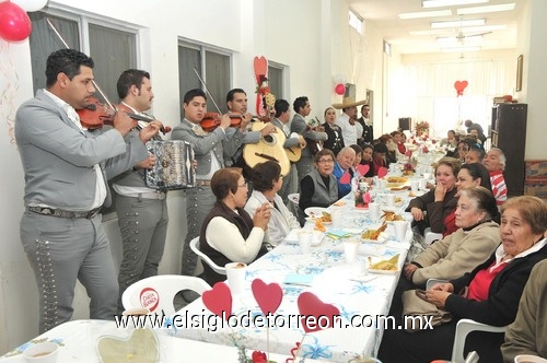 18022011  se contó con música de mariachi y se ofreció un delicioso desayuno.