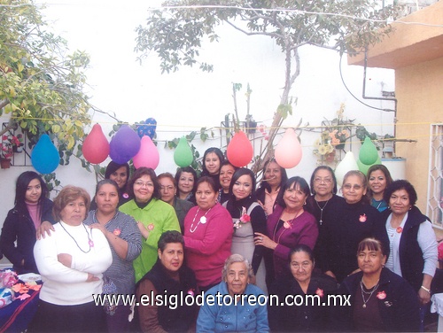 24022011  Cortinas disfrutó de una agradable despedida de soltera en la que se lucieron como organizadoras Alicia Martínez y Liliana Orona. Familiares y amigas estuvieron presentes en la reunión; entre ellas se encontraban Guillermina Martínez, Florentina Cázares, Adriana Vázquez, María Elvira Alfaro y Mayra Galarza.