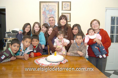 24022011 Olivares Vázquez apagó una velita de su pastel junto a sus papás Germán Olivares y Milagros Vázquez, así como numerosos familiares y amiguitos.