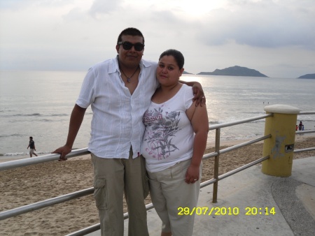 Mazatlan Sinaloa, con mi amor Isabel Vargas de Vaciones. Fotografía enviada por Moisés Galván.