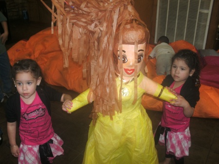 Con la piñata.