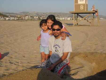 Mis hijas Ariel y Ali en la playa Luis en c.a Fotografía enviada por Luis Contreras.