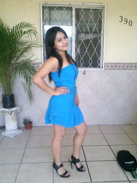 Tengo un vestido azul cielo poso para un comercial y es en torreón, Coah. 20-02-11 Fotografía enviada por Ivonne Sifuentes.