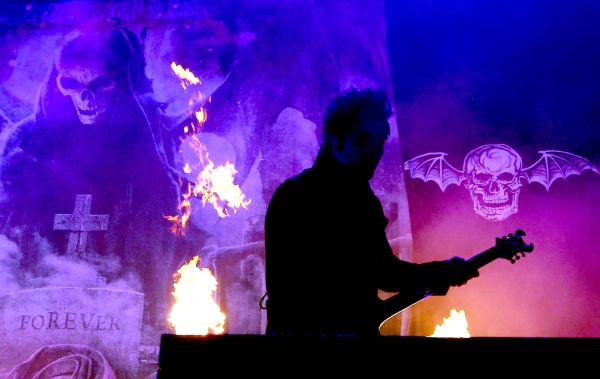 'Buenas noches México, estamos felices de haber regresado a este bonito país, después de nuestras anteriores presentaciones, donde siempre sentimos su sorprendente apoyo', fueron las primeras palabras emitidas por el vocalista M. Shadows.