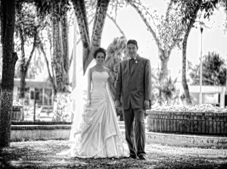 Soto Ayala y Jonathan Martínez Argumedo, captados el día de su unión matrimonial.-

 Maqueda Fotografía