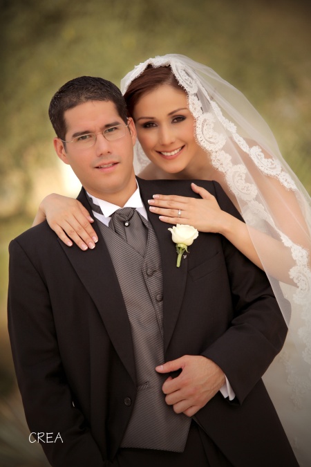 Guerra Soto y Daniel Alcalá Moya, contrajeron nupcias el siete de mayo de 2011, en la parroquia Los Ángeles. Ellos son hijos de los Sres: Raúl Alcalá Prieto (f) y Guillermina Moya Vda. de Alcalá; Fernando Guerra Guerra y Patricia I. Soto de Guerra.

 Crea Fotografía