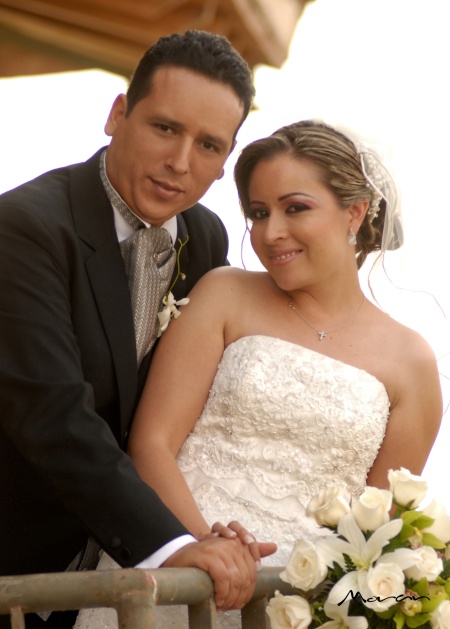 Ana Cecilia Quintero Navarro y MVZ Sergio Ricardo Álvarez Flores, unieron sus vidas en el Sacramento del Matrimonio, el sábado siete de mayo de 2011, en la parroquia Los Ángeles. Ellos son hijos de los Sres: Osvaldo Quintero Santillán (f) y Carmen Navarro Cisneros; Sergio Álvarez Cordero y Julia Flores Rodríguez.

Estudio Morán