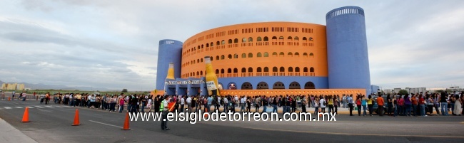 El Coliseo Centenario fue el lugar de la cita para que los laguneros vibraran con la regiomontana Gloria Trevi.