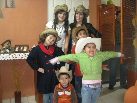 Festejando Navidad en familia de la Fuente de Lara. Fotografía enviada por Valeria de la Fuente de Lara.