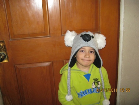 Jaziel con mi gorro de Koala. Torreón Coahuila 11 enero de 2011. Fotografía enviada por Eva Susana Cavazos Cantua.